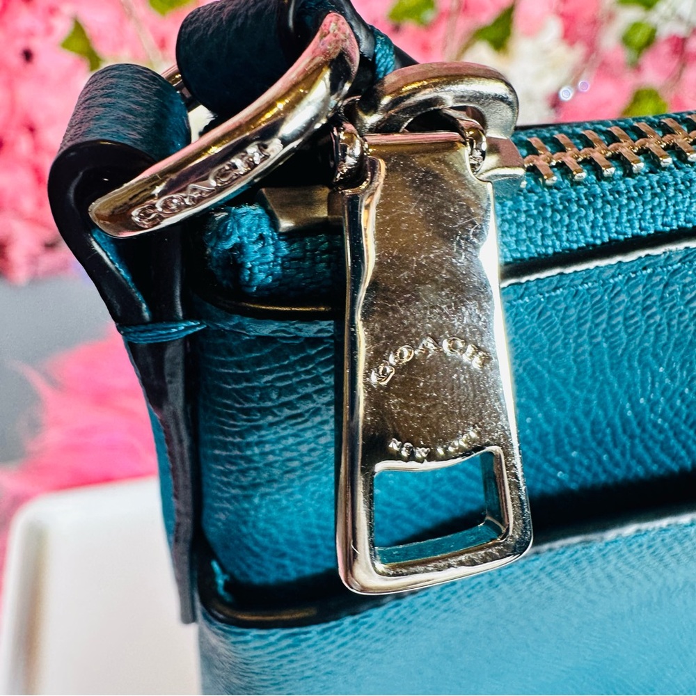 Coach Leather Swing Pack Crossbody LIKE NEW - Picture 10 of 15
